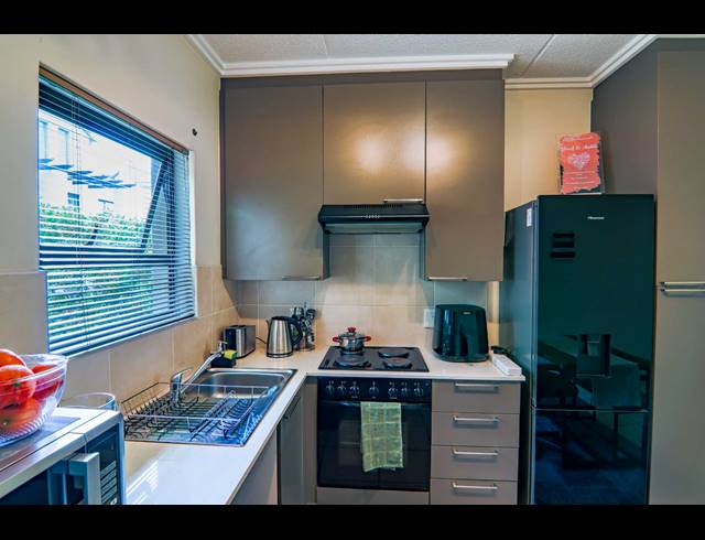 1 BEDROOM APARTMENT FOR SALE IN BRYANSTON